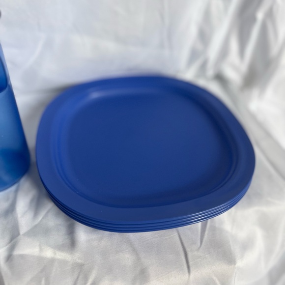 Tupperware Pitcher 1 Liter Blue Milk Coffee Tea Tabletop Serving Container - Picture 6 of 7